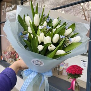 Bukiet "Tulips white and oxypetalum"
