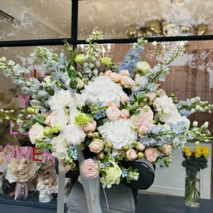 Bukiet XXL #18 hortensija, delphinium i gałązkowa róża