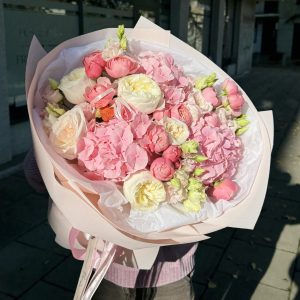 Bukiet #57 hortensja i piwioniowe róże