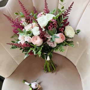 Bukiet ślubny #9 piwoniowa róża i astilbe