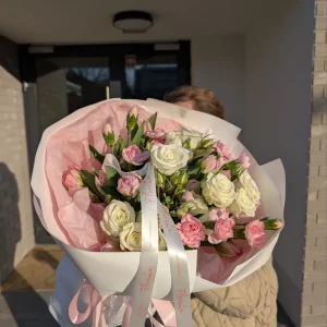 Bukiet z róży, goździka i tulipana