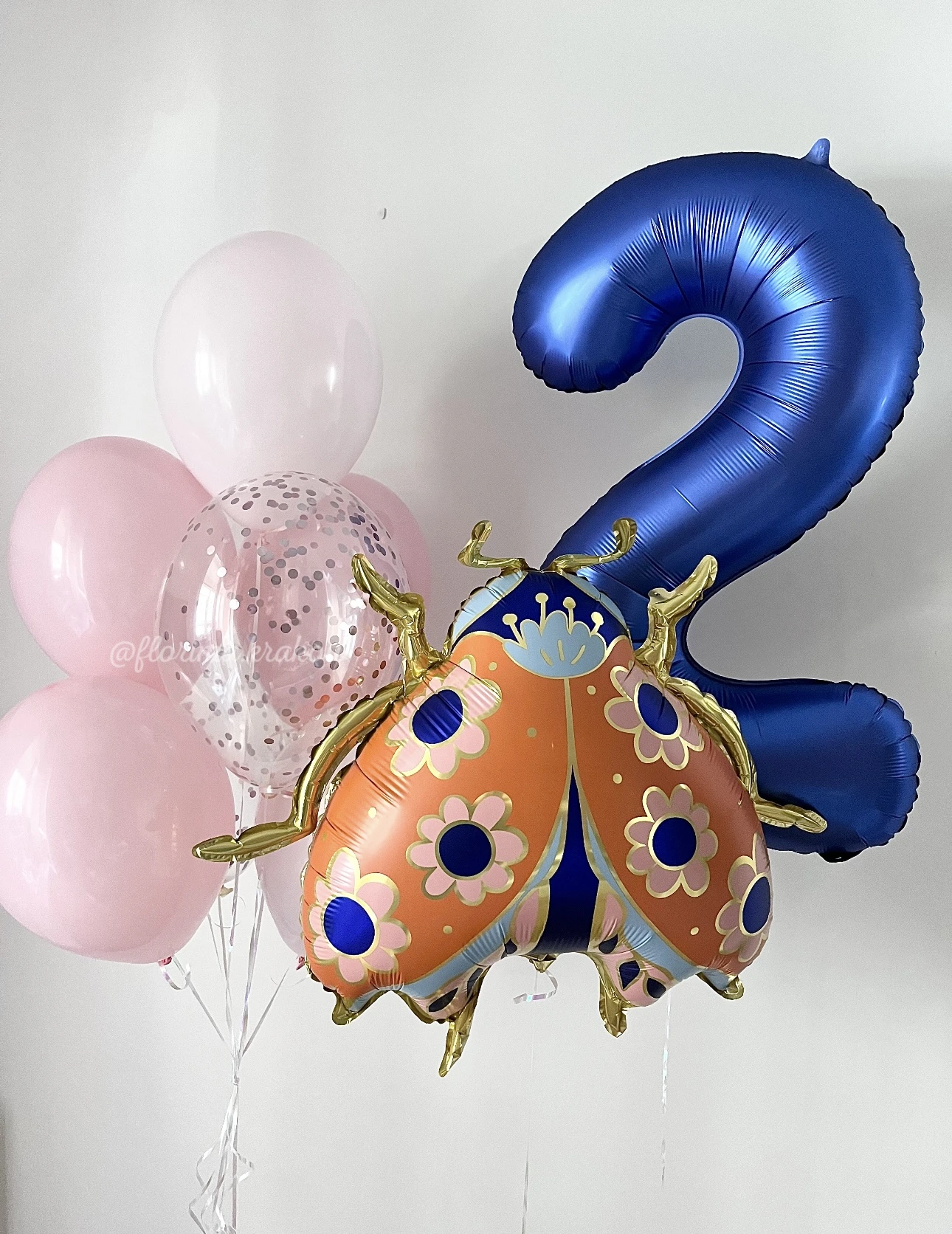 Zestaw balonów #185 balon Biedronka, cyfra i bukiet balonów