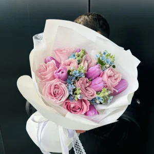 Bukiet #90 Lawendowy mix: róża, niezapominajki, tulipan