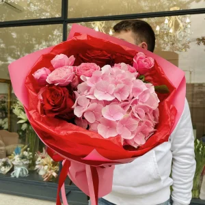 Bukiet #5 z hortensji i piwoniowej róży Silva Pink