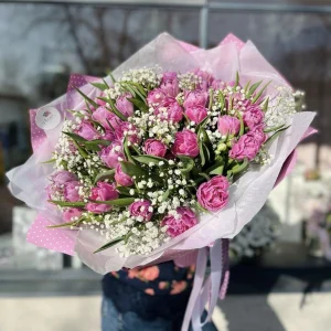 Bukiet "Gypsophila and tulips"