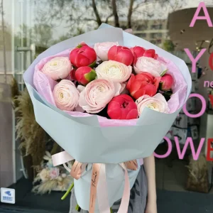 Bukiet #2 piwonia Coral Charm i ranunkulus